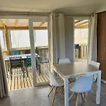 Mobil-home Cosy 6 P Climatise A A 200 M De La Dans 4 Etoiles Calme Et Familial *