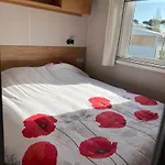 Mobil-home Cosy 6 P Climatise A A 200 M De La Dans 4 Etoiles Calme Et Familial Кемпинг Йер