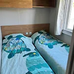 Mobil-home Cosy 6 P Climatise A A 200 M De La Dans 4 Etoiles Calme Et Familial Кемпинг *