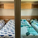 Кемпинг Mobil-home Cosy 6 P Climatise A A 200 M De La Dans 4 Etoiles Calme Et Familial