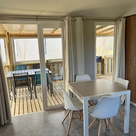 Mobil-home Cosy 6 P Climatisé à à 200 M De La Dans 4 étoiles Calme Et Familial *