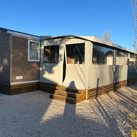Camping Mobil-home Cosy 6 P Climatisé à à 200 M De La Dans 4 étoiles Calme Et Familial Hyères