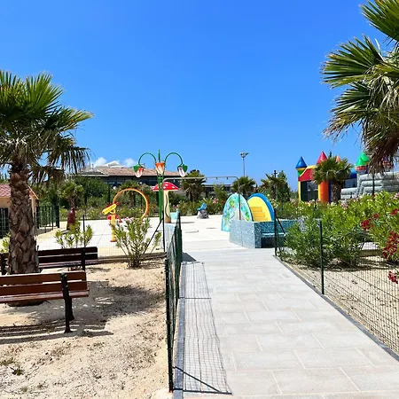 Mobil-home Cosy 6 P Climatisé à à 200 M De La Dans 4 étoiles Calme Et Familial Camping Hyères