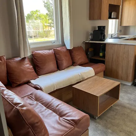 Mobil-home Cosy 6 P Climatise A A 200 M De La Dans 4 Etoiles Calme Et Familial *