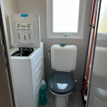 مكان تخييم Mobil-home Cosy 6 P Climatise A A 200 M De La Dans 4 Etoiles Calme Et Familial Hyères