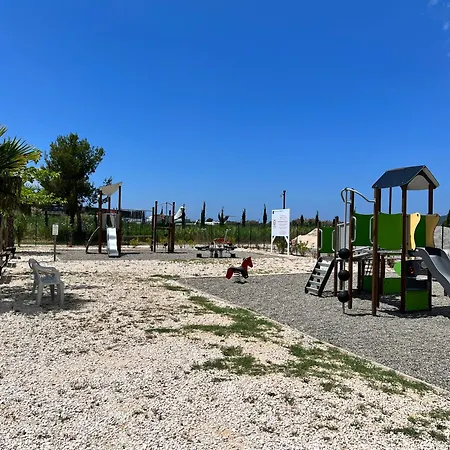 Mobil-home Cosy 6 P Climatise A A 200 M De La Dans 4 Etoiles Calme Et Familial * Hyères