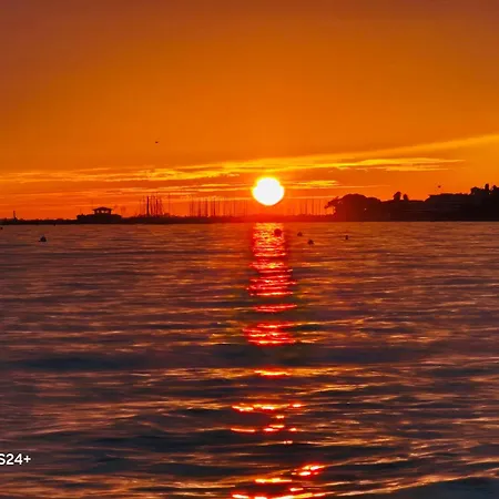 Mobil-home Cosy 6 P Climatisé à à 200 M De La Dans 4 étoiles Calme Et Familial * Hyères