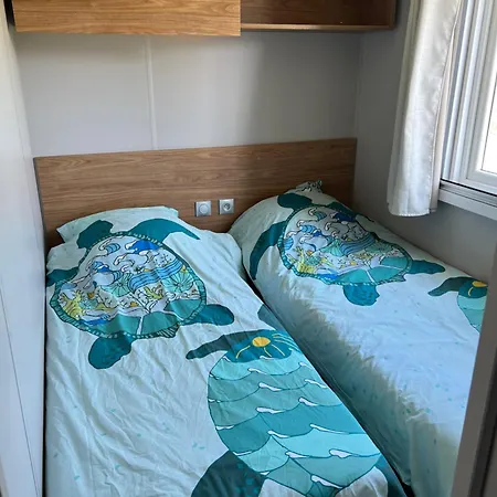 Mobil-home Cosy 6 P Climatise A A 200 M De La Dans 4 Etoiles Calme Et Familial مكان تخييم