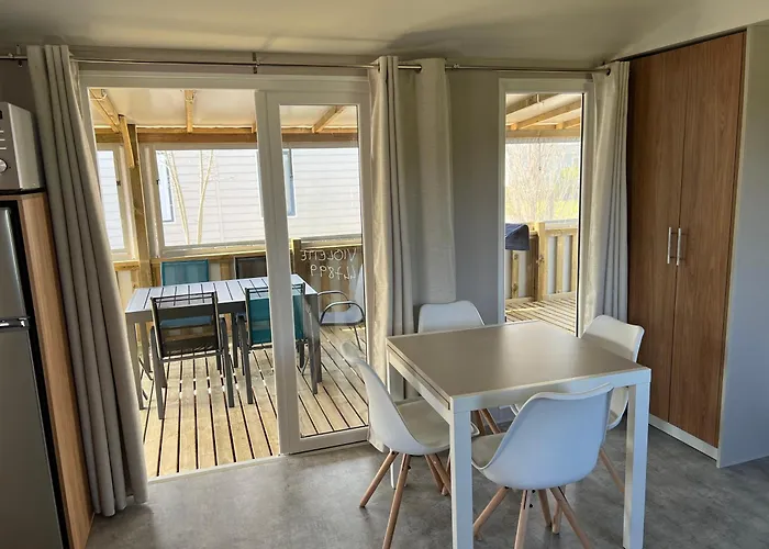 Mobil-home Cosy 6 P Climatisé à à 200 M De La Dans 4 étoiles Calme Et Familial *