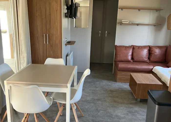 Mobil-home Cosy 6 P Climatisé à à 200 M De La Dans 4 étoiles Calme Et Familial Campeggio *