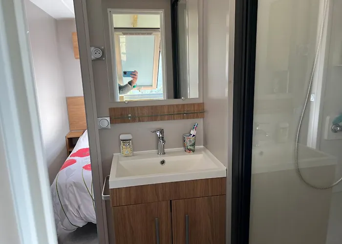 Mobil-home Cosy 6 P Climatisé à à 200 M De La Dans 4 étoiles Calme Et Familial *