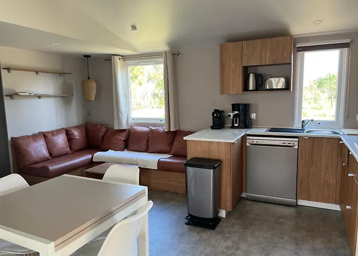 Mobil-home Cosy 6 P Climatisé à à 200 M De La Dans 4 étoiles Calme Et Familial Campeggio Hyères