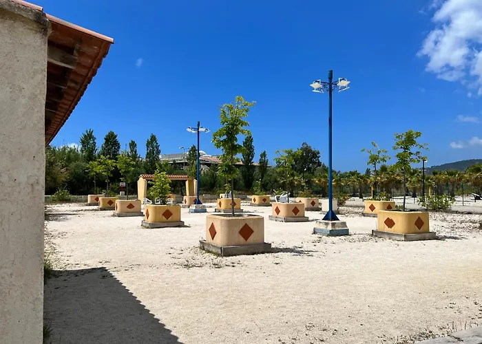 Mobil-home Cosy 6 P Climatisé à à 200 M De La Dans 4 étoiles Calme Et Familial Campeggio