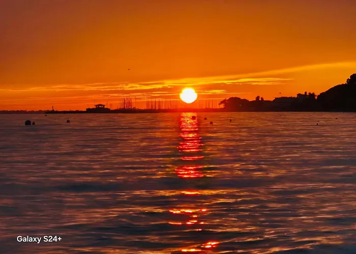 Mobil-home Cosy 6 P Climatisé à à 200 M De La Dans 4 étoiles Calme Et Familial * Hyères