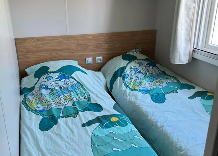 Mobil-home Cosy 6 P Climatisé à à 200 M De La Dans 4 étoiles Calme Et Familial Campeggio